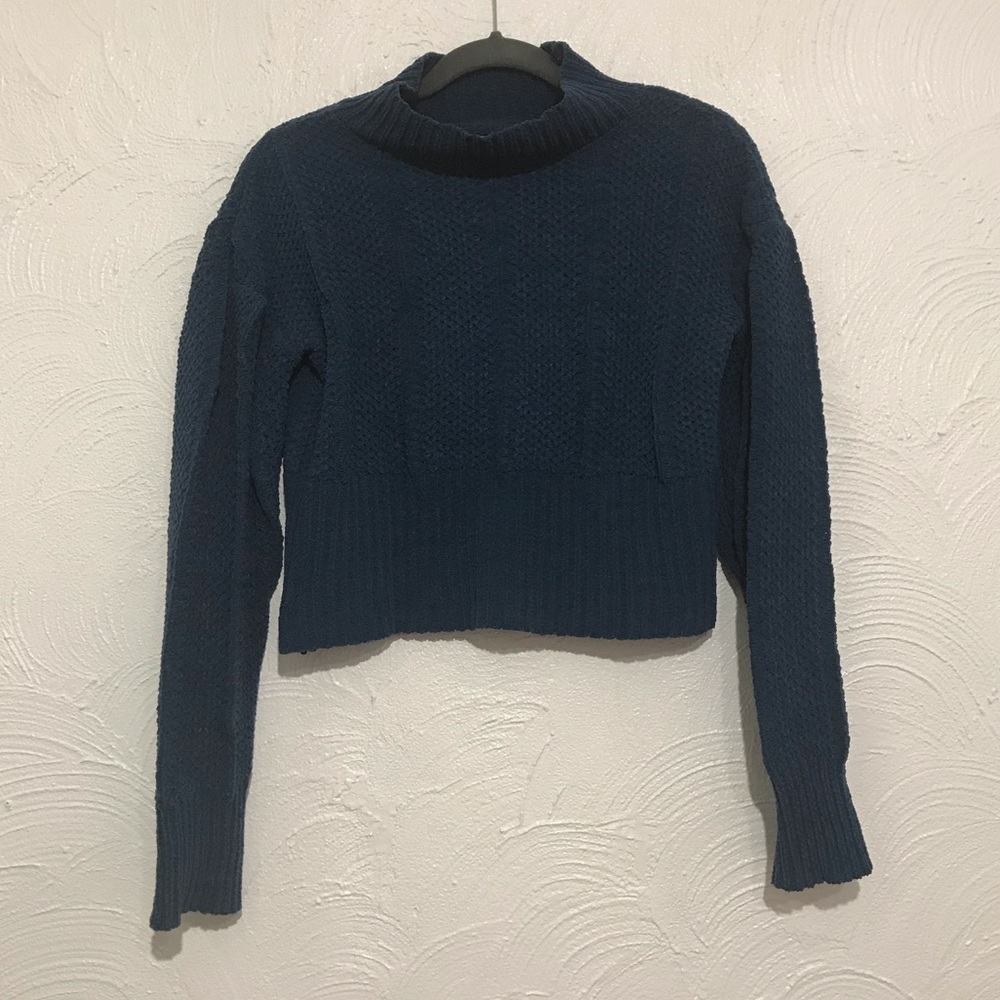 Cropped knitted sweater